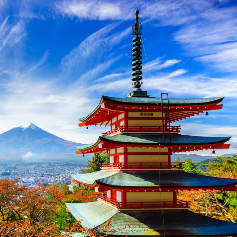 Mt. Fuji avec pagode rouge en automne, Fujiyoshida, Japon.